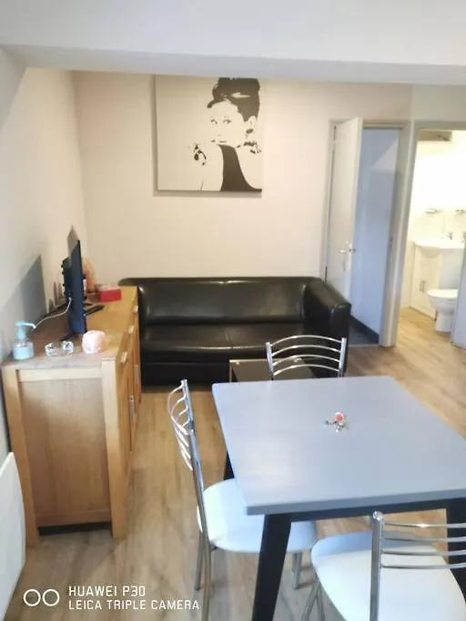 Joyeuse, Superbe Appartement D'Environs 30M2. Joyeuse